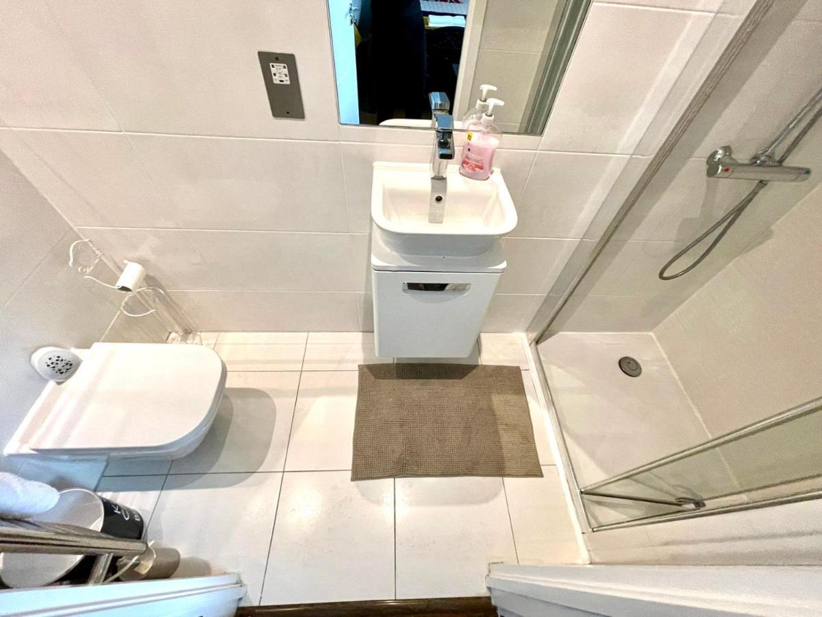 London Stratford Luxury House, 5 Minutes Walk Station, Westfield, 3 Bedrooms 3 Bathrooms, Reception, Garden, Parking Esterno foto