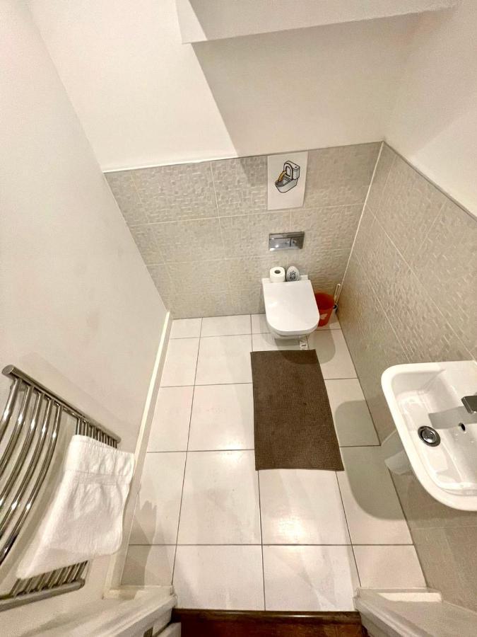 London Stratford Luxury House, 5 Minutes Walk Station, Westfield, 3 Bedrooms 3 Bathrooms, Reception, Garden, Parking Esterno foto