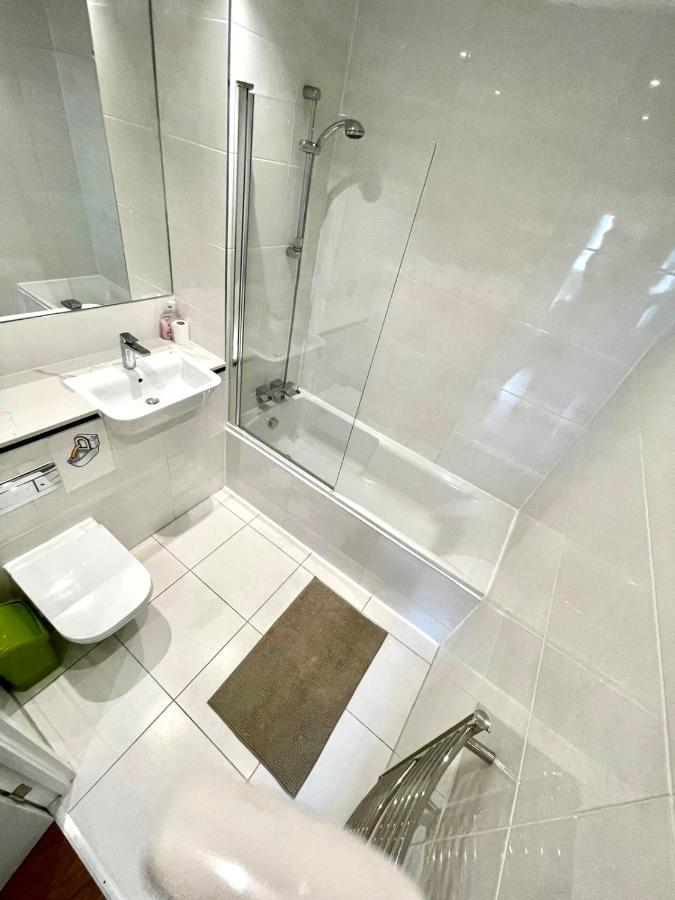 London Stratford Luxury House, 5 Minutes Walk Station, Westfield, 3 Bedrooms 3 Bathrooms, Reception, Garden, Parking Esterno foto