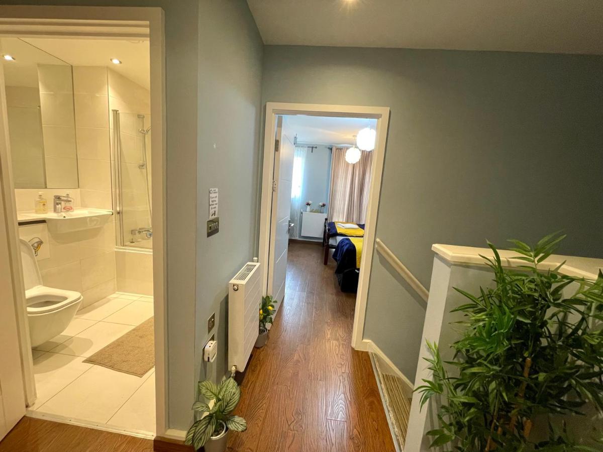 London Stratford Luxury House, 5 Minutes Walk Station, Westfield, 3 Bedrooms 3 Bathrooms, Reception, Garden, Parking Esterno foto