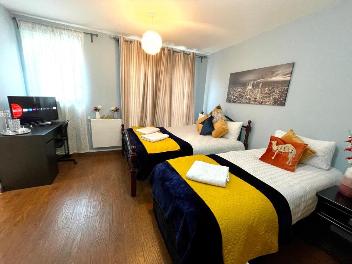 London Stratford Luxury House, 5 Minutes Walk Station, Westfield, 3 Bedrooms 3 Bathrooms, Reception, Garden, Parking Esterno foto