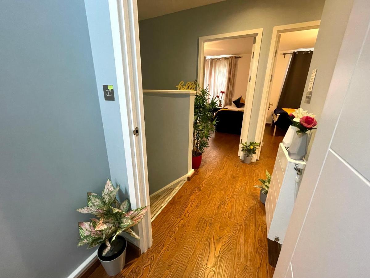London Stratford Luxury House, 5 Minutes Walk Station, Westfield, 3 Bedrooms 3 Bathrooms, Reception, Garden, Parking Esterno foto
