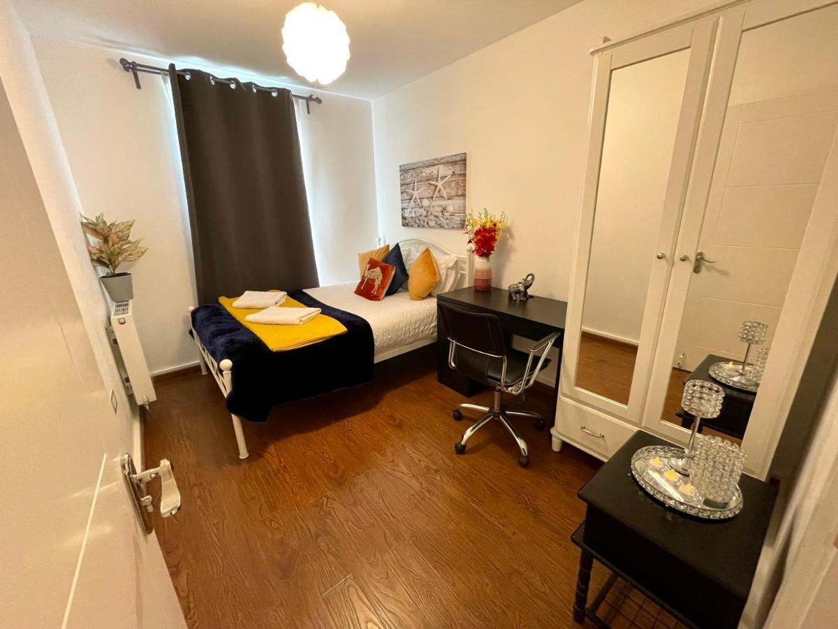 London Stratford Luxury House, 5 Minutes Walk Station, Westfield, 3 Bedrooms 3 Bathrooms, Reception, Garden, Parking Esterno foto