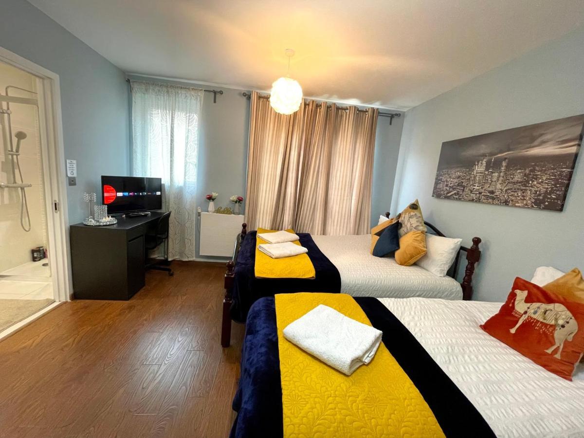 London Stratford Luxury House, 5 Minutes Walk Station, Westfield, 3 Bedrooms 3 Bathrooms, Reception, Garden, Parking Esterno foto
