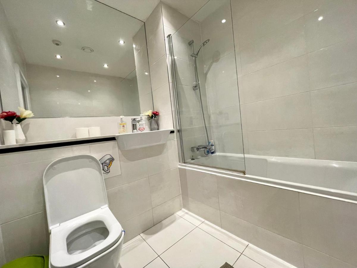 London Stratford Luxury House, 5 Minutes Walk Station, Westfield, 3 Bedrooms 3 Bathrooms, Reception, Garden, Parking Esterno foto