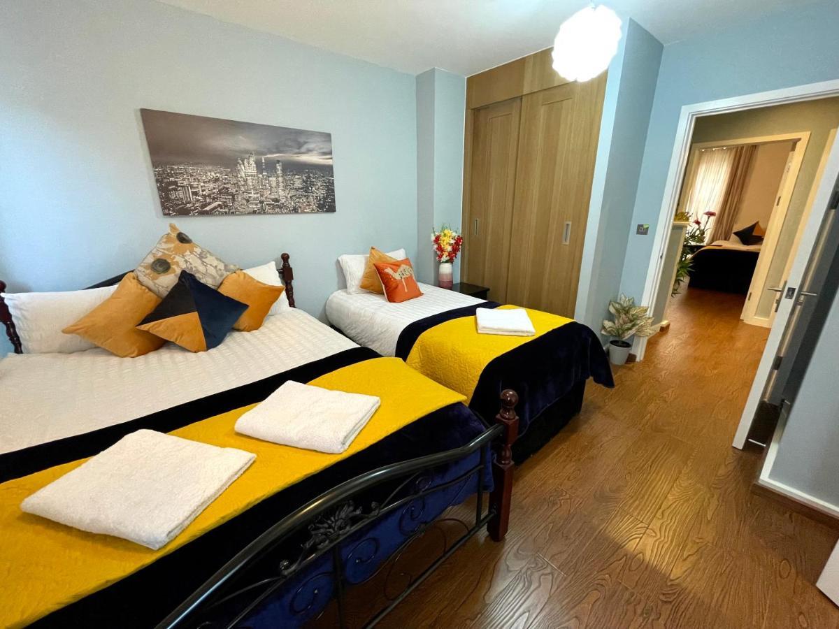 London Stratford Luxury House, 5 Minutes Walk Station, Westfield, 3 Bedrooms 3 Bathrooms, Reception, Garden, Parking Esterno foto
