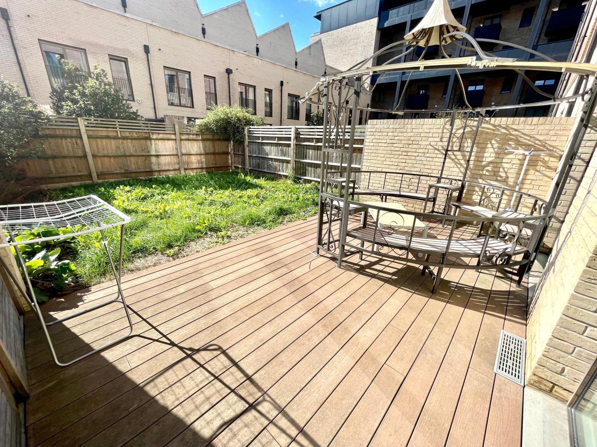 London Stratford Luxury House, 5 Minutes Walk Station, Westfield, 3 Bedrooms 3 Bathrooms, Reception, Garden, Parking Esterno foto